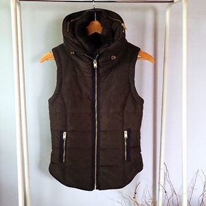 H&M, army green, size xs winter vest with gold hardware.